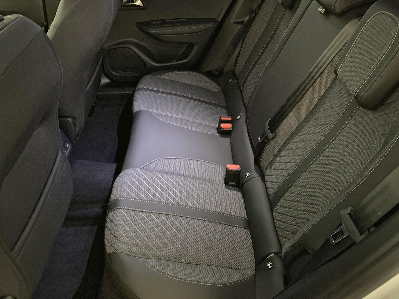 Peugeot 2008 turbo 100 ch bvm6 allure — photo 10