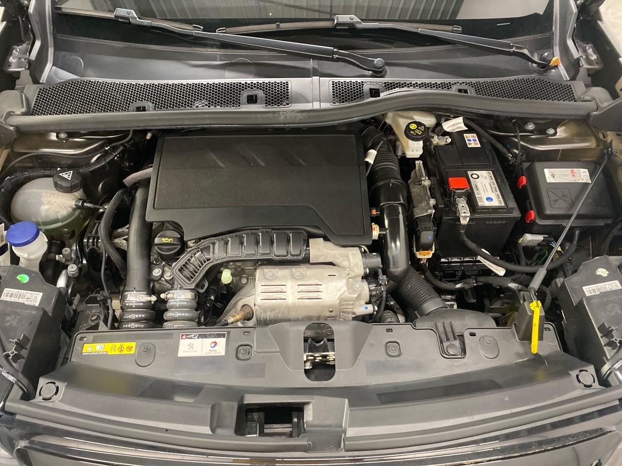 Peugeot 2008 puretech 130 s&s eat8 gt — photo 15