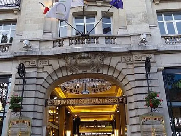 Au coeur des Champs-Élysées Bureaux divisibles de standing