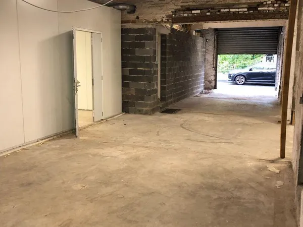 Local commercial 220 m²