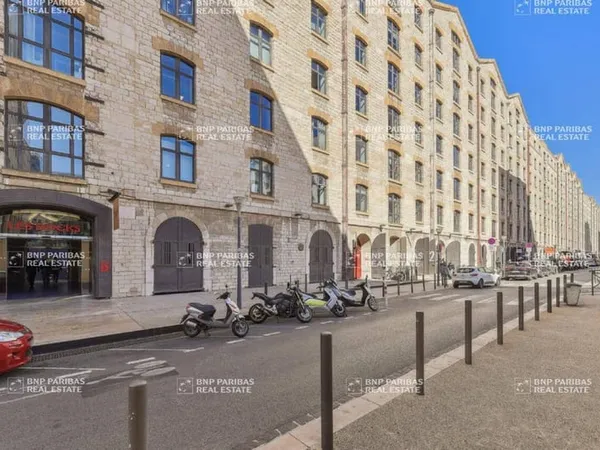 Bureaux 3320 m²