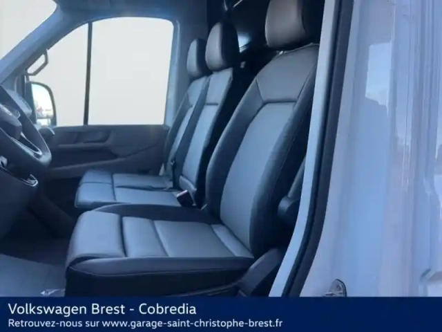 Volkswagen Crafter fg 30 l3h3 2.0 tdi 140ch business traction — photo 11