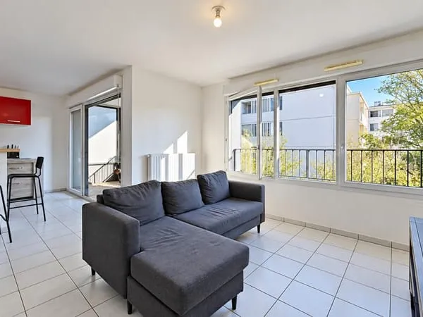 338bis Route de Genas Bron 69500 - T3 Meublé - 950 €CC