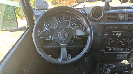 Land Rover Defender 90 2.2 TDCi 122 4WD - SE – 2012 – 134095 km – Diesel – Boîte Manuelle — photo 41