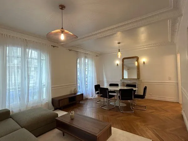 Superbe Appartement Haussmannien rénové 3 pièces 69 m2 - Métro Porte d'Orléans à 30 m - Mobilier neu