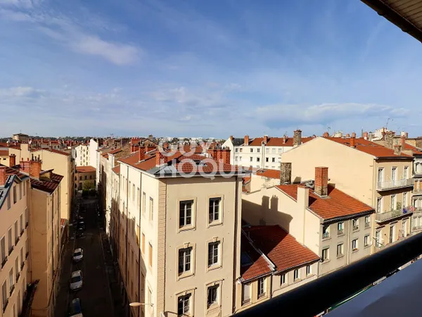 T5 en duplex comme une maison sur les toits - Saxe Gambetta
