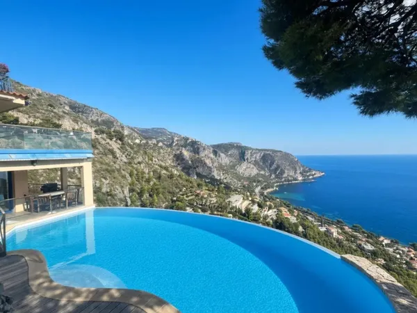 Villa de charme surplombant la Baie d'Eze