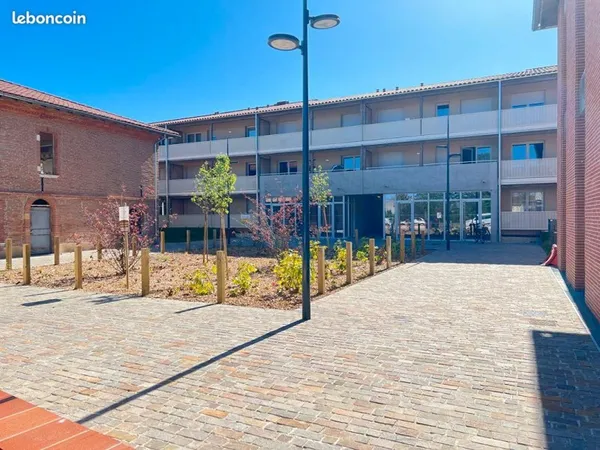 Bureaux 58 m² RAMONVILLE SAINT AGNE