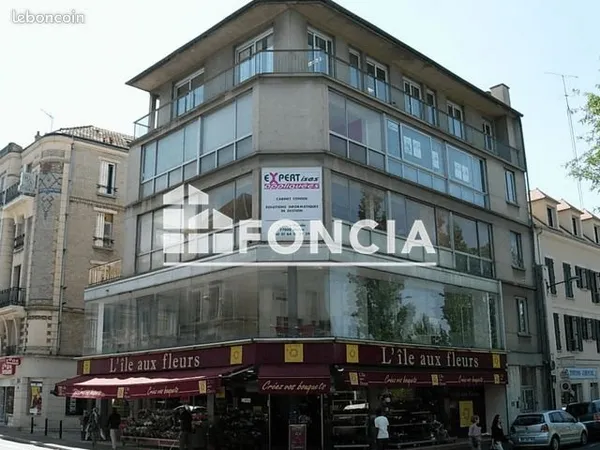 Local commercial 67.2m² à louer 1210 - MELUN 77000