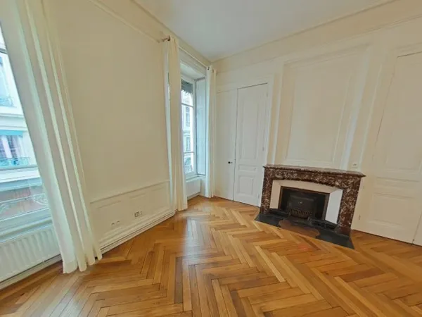 T2 RUE TRONCHET 69006 LYON
