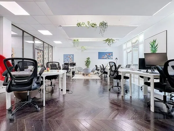 Bureau 769 m²