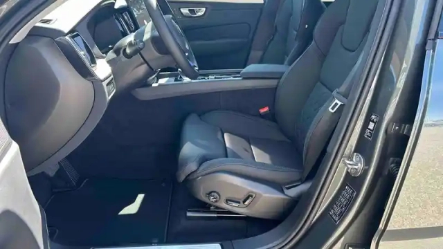 Volvo Xc60 t6 awd — photo 11