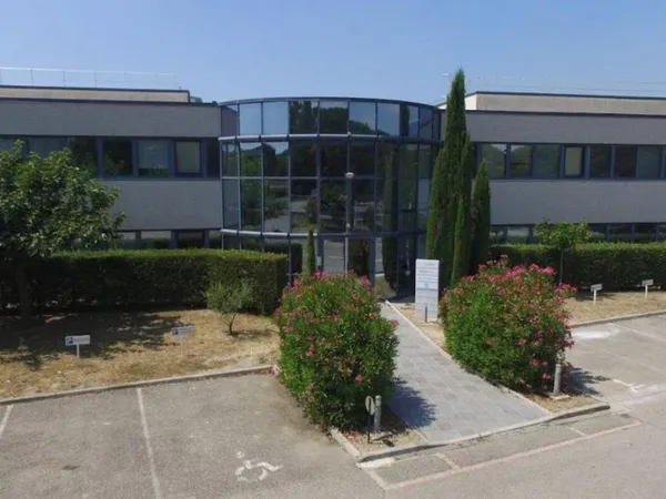 Entrepôt 3231 m²