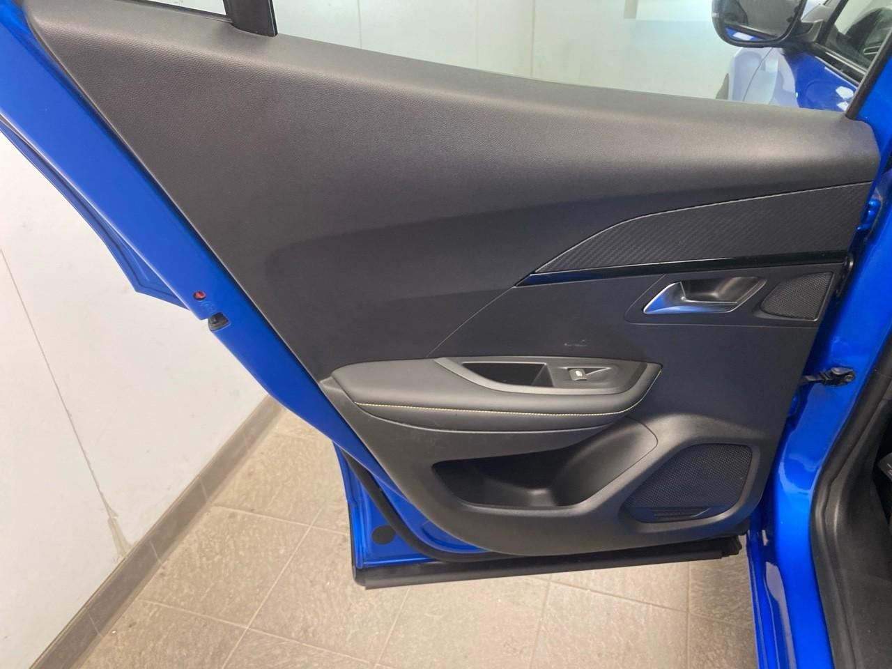Peugeot 2008 puretech 130 s&s eat8 gt — photo 20