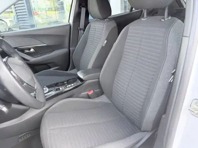 Peugeot 2008 electrique 136 ch — photo 13