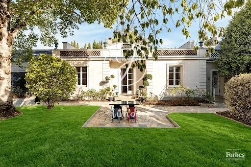 Maison 8 pièces 236 m²