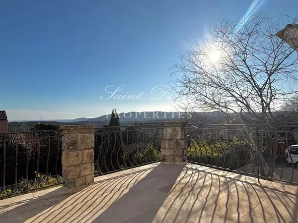 SOUS COMPROMIS À vendre - T2 rénové avec terrasse vue mer et par