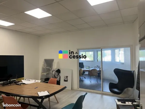 Local industriel 560 m²