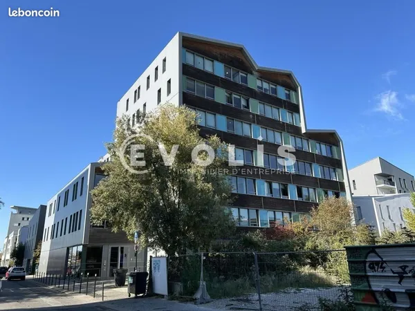 Bureau 319 m²