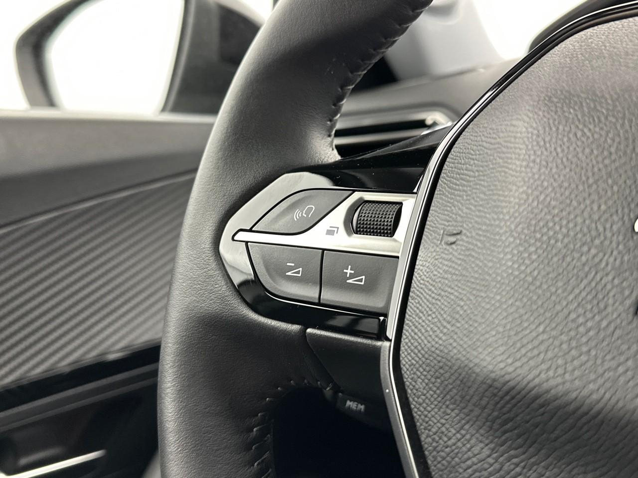 Peugeot 2008 puretech 130 s&s eat8 allure — photo 17