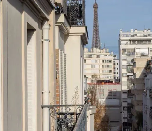 Magnifique T3 Meublé 72 m² - Hyper Lumineux - 2 Chambres avec Balcon Filant (20m) - Paris 15e