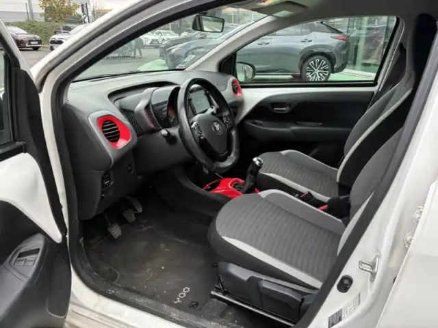 Toyota Aygo 1.0 vvt-i x-play / x-style — photo 13