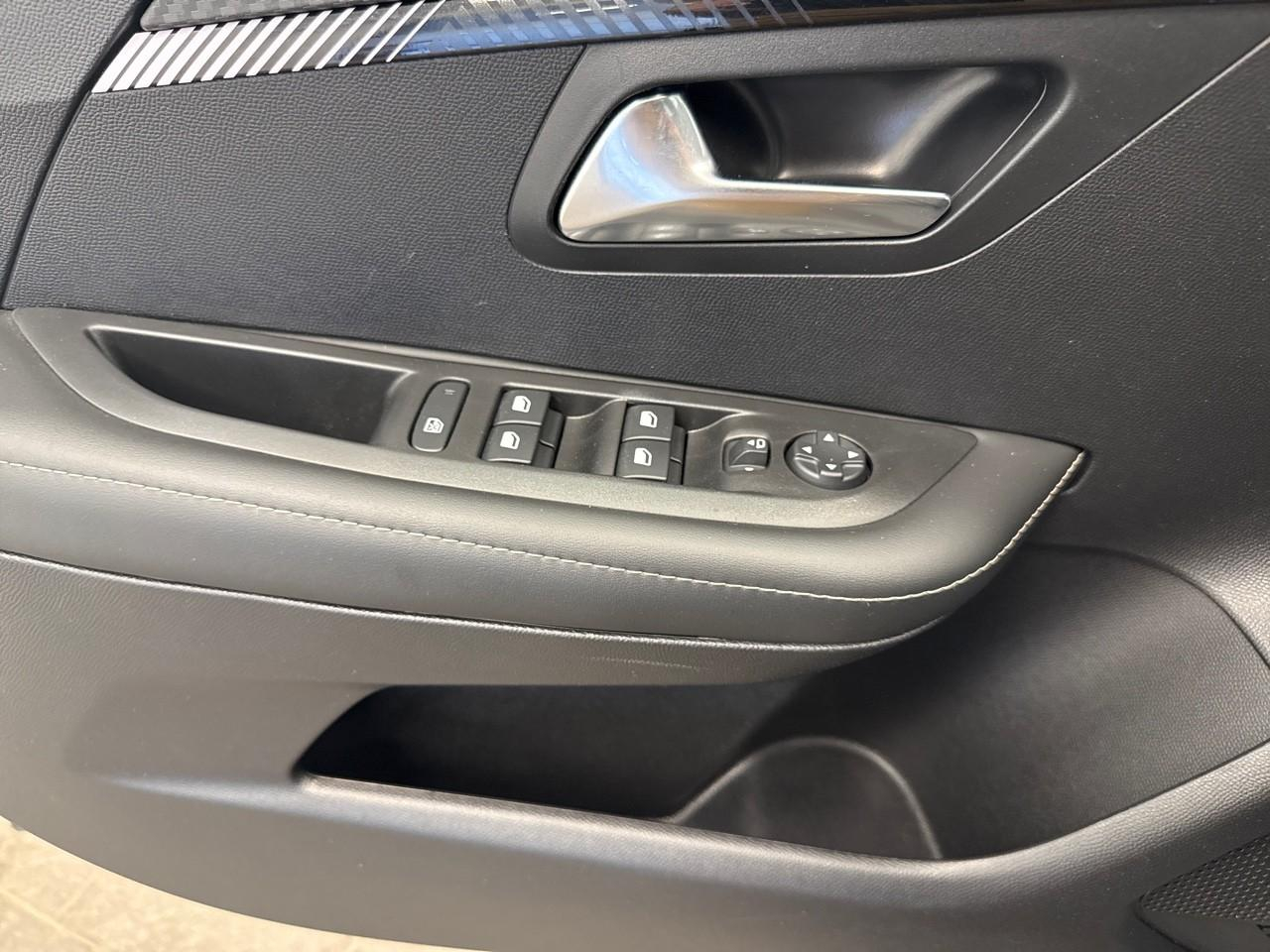 Peugeot 208 hybrid 110 ch e-dcs6 allure — photo 23