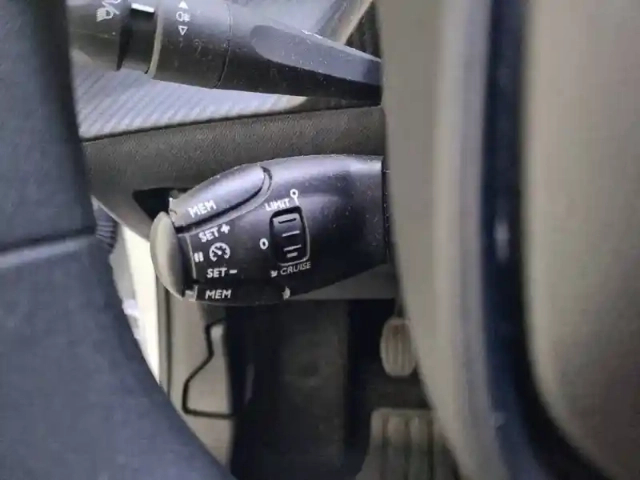 Peugeot 208 puretech 75 s&amp;s bvm5 — photo 20