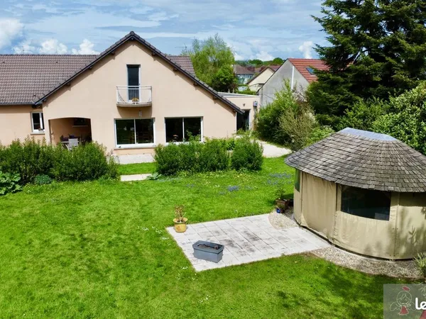 Propriété 5 pièces 218 m²