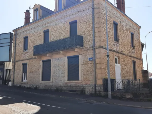 MAGNIFIQUE MAISON EN PIERRE DIVISÉE EN 3 APPARTEMENTS