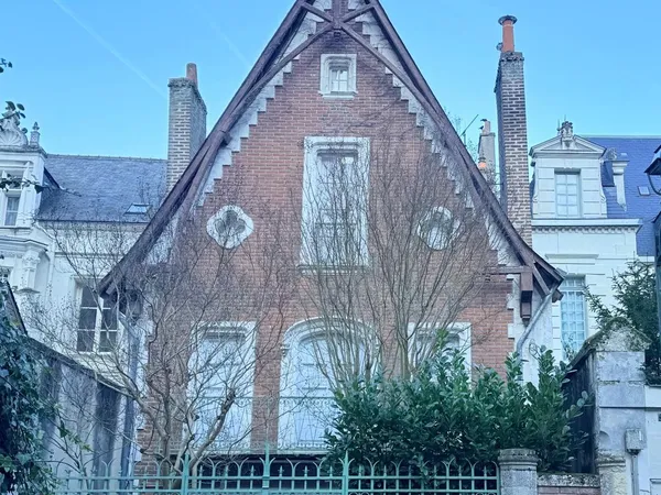 Centre ville Maison atypique avec vue sur la Loire et le Château