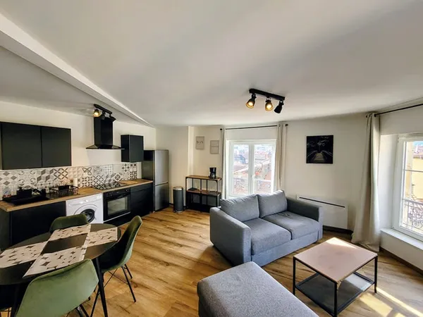 Appartement F2 meublé lumineux , plein centre du Puy