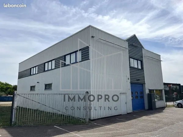 Local 600 m² Évreux