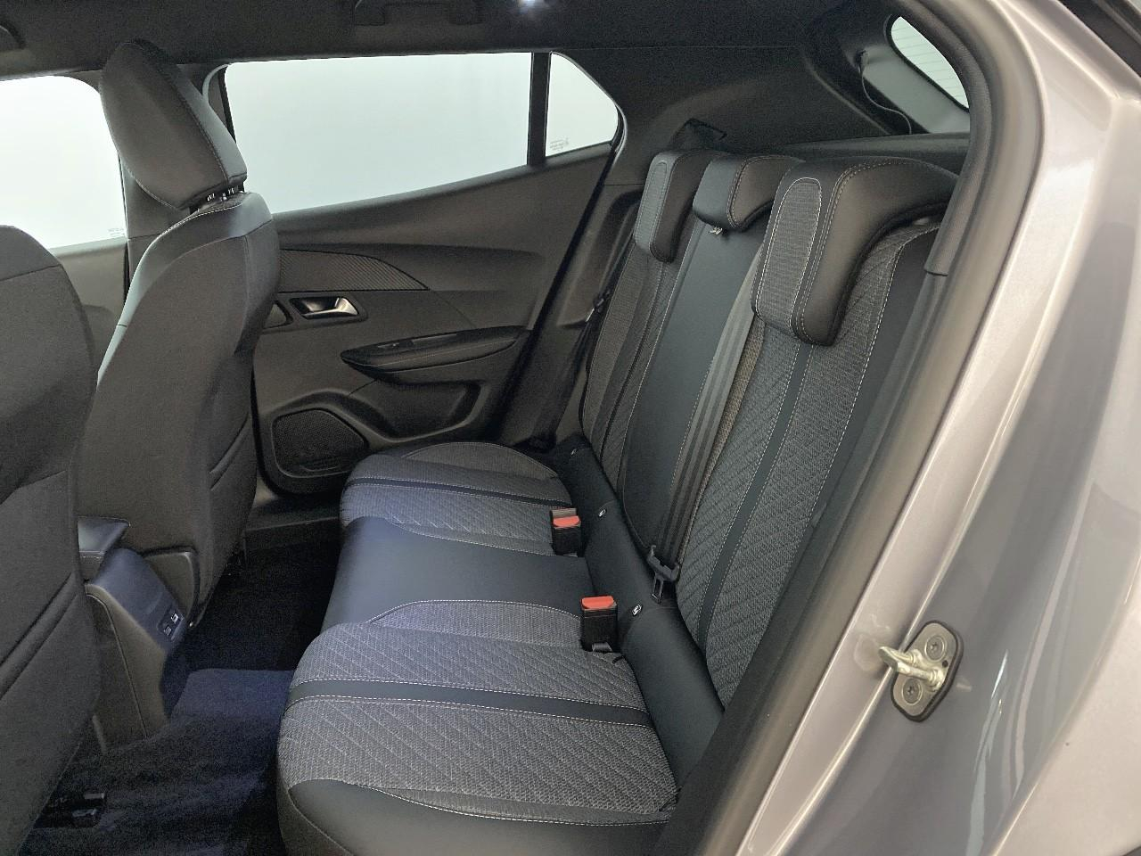 Peugeot 2008 hybrid 145 ch e-dcs6 allure — photo 10