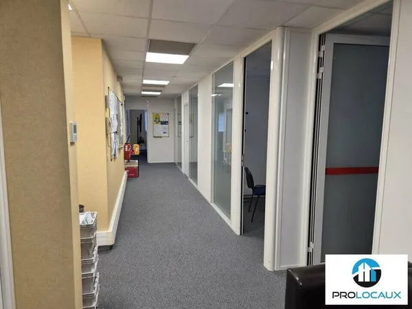 Bureau 298 m²