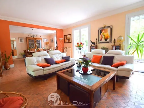 Maison 9 pièces 325 m²