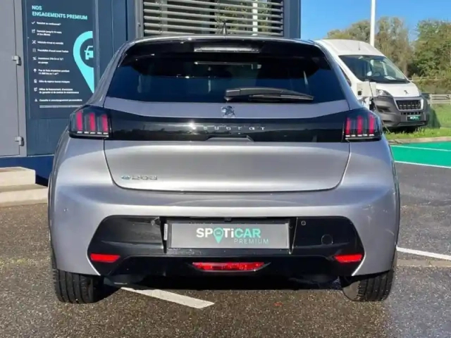 Peugeot 208 e- 136ch allure pack — photo 4