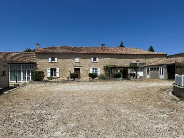 Hôtellerie et restauration Vente Sauzé-Vaussais 12p 400m² 378950€