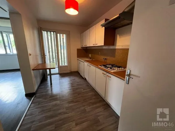 APPARTEMENT T4 avec balcon parking, cave et ascenceur