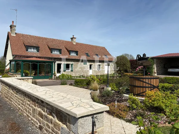 Longère en pierre de 150 m² avec garage et dépendance - Réf. A15281cpy