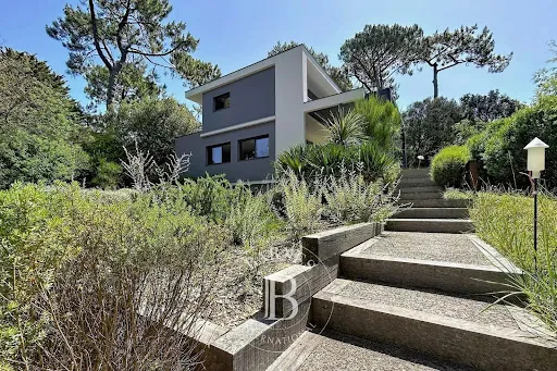 Villa 6 pièces 216 m²