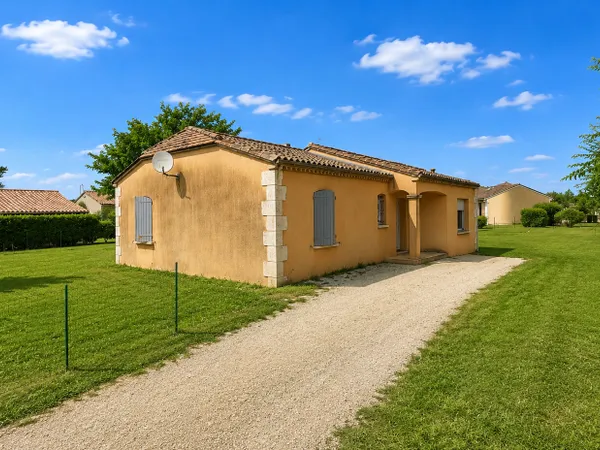 Maison 3 chambres avec grand jardin et terrasse à vendre à Cours-de-Pile