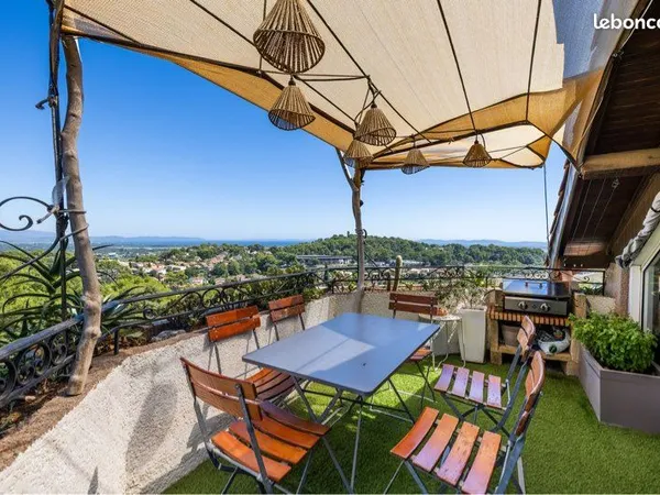 T4 de Caractère, vue mer Manoir de Costebelle
