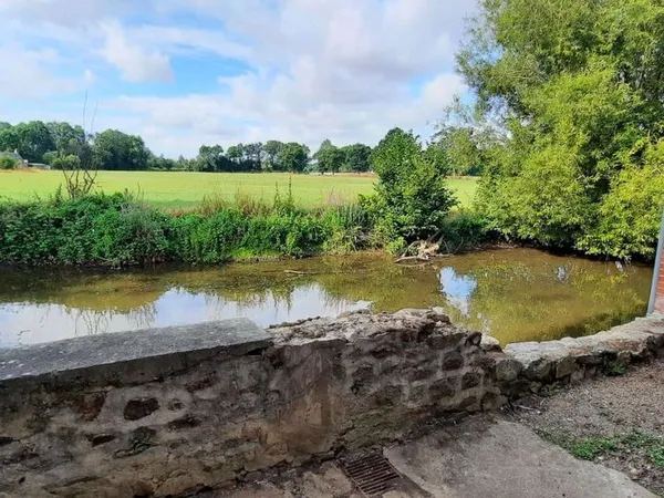 Maison 269 m² + local commercial - bord de rivière