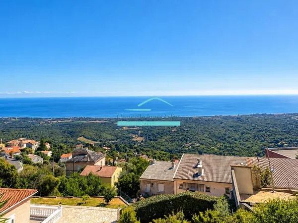 Appartement T5 110 m2 avec jardins, vue mer et garage à Cerv