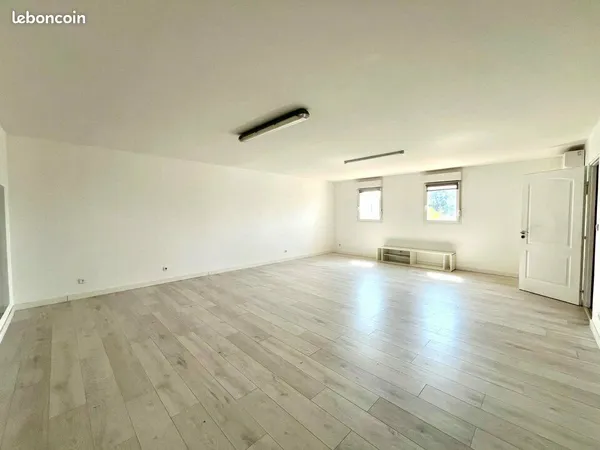 Bureaux 125 m² ROQUEBRUNE SUR ARGENS