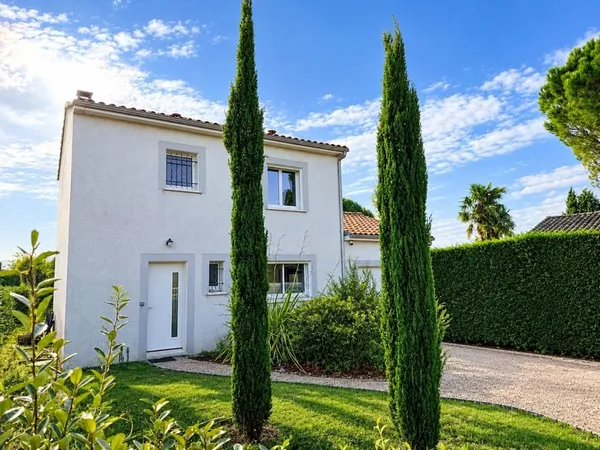 MAISON RECENTE AVEC GARAGE ET JARDIN