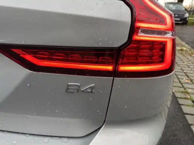 Volvo V60 b4 197 ch dct7 — photo 13