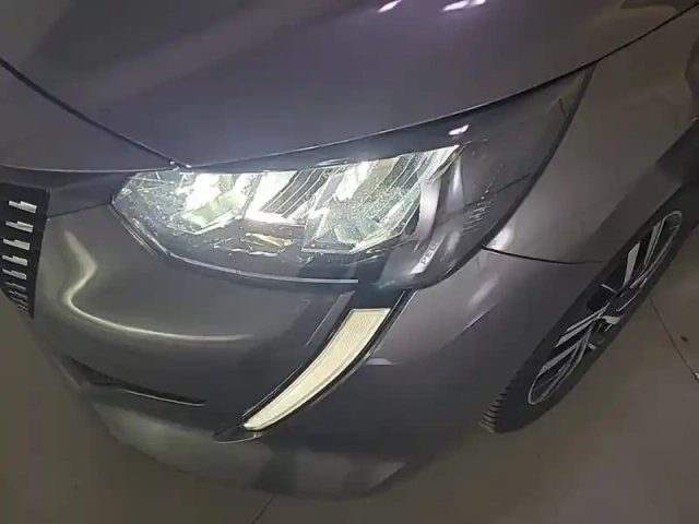 Peugeot 208 puretech 100 s&amp;s bvm6 — photo 16