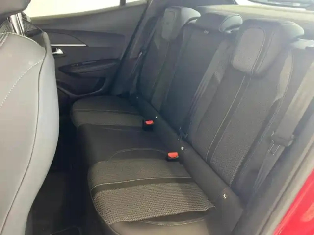 Peugeot 2008 e- 136ch gt — photo 11